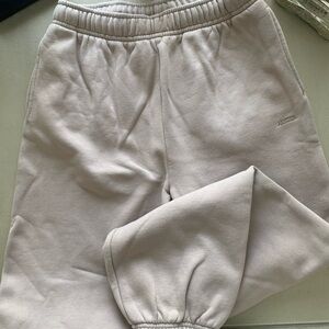 Aritzia Women's Tan Joggers